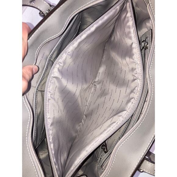 MICHAEL KORS, LARGE GRAY SAFFIANO LEATHER SHOULDER BAG - Picture 12 of 16